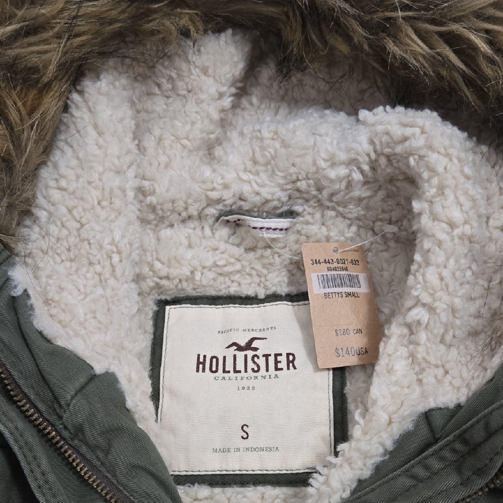 Hollister Olive Green Coat With Sherpa Lining And Fur Hood - Size S womens NWT - Picture 5 of 9